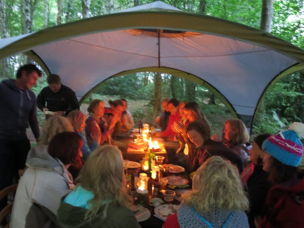 1614080_984863648205193_6867956507647569518_o tourists sitting in a tent after doing an adventure